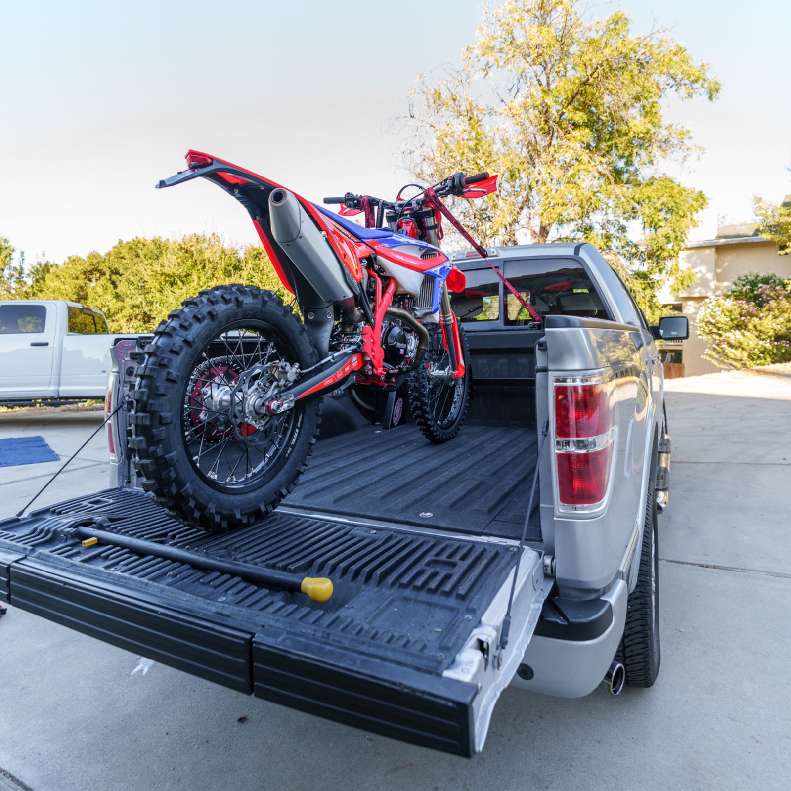 1 Dirt / Adv / Dual Sport Motorcycle Kit - Ford Truck