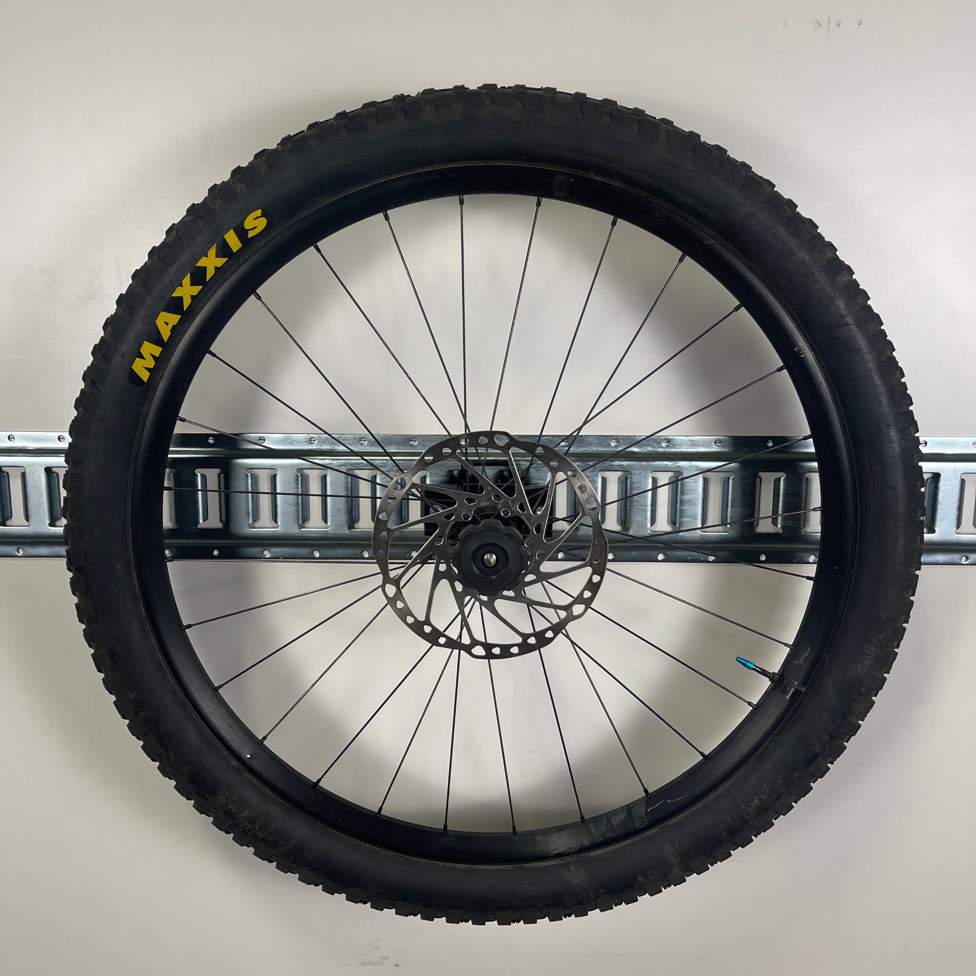 Mountain Bike Wheel Holder - L & E Track