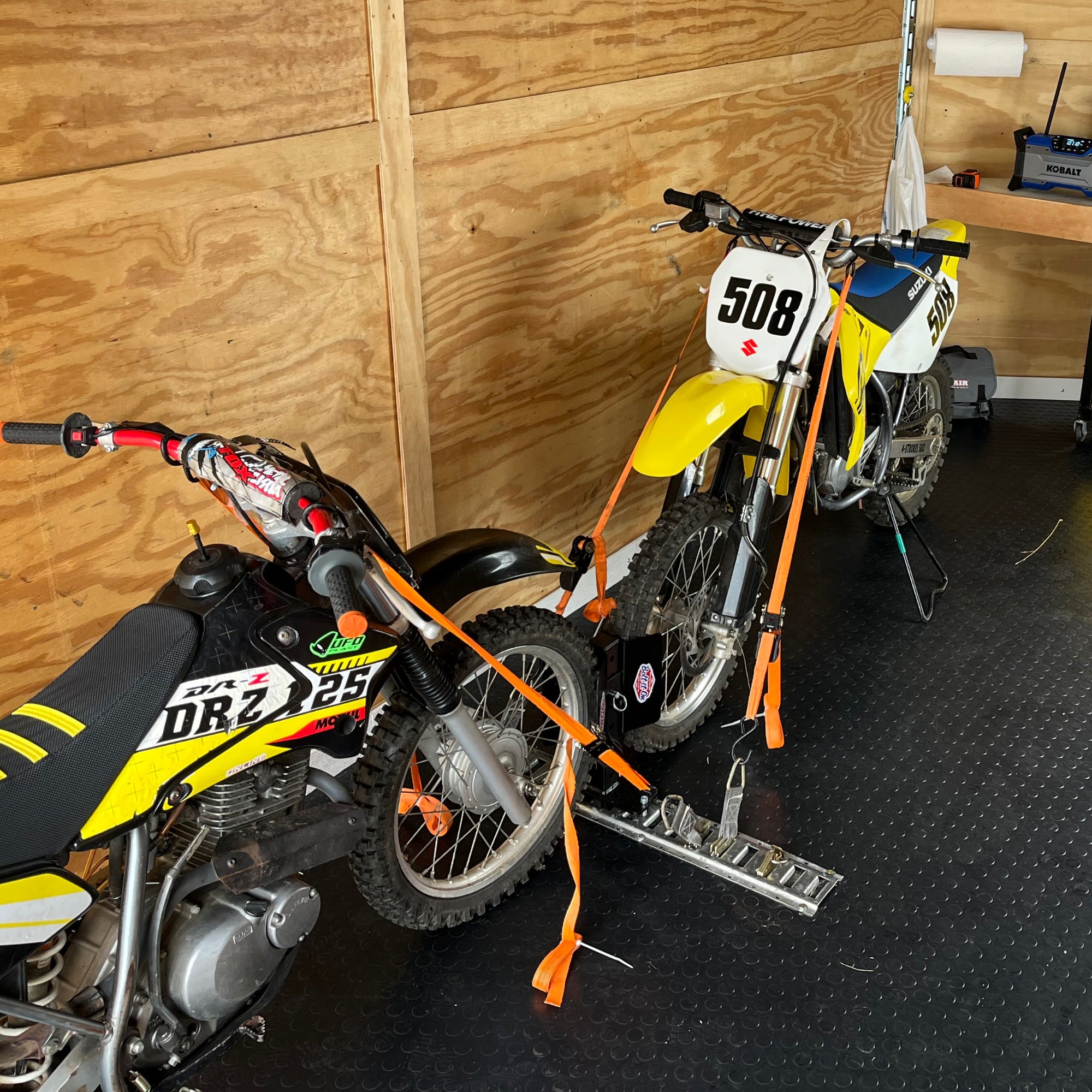 Double dirt bike E-Track tower