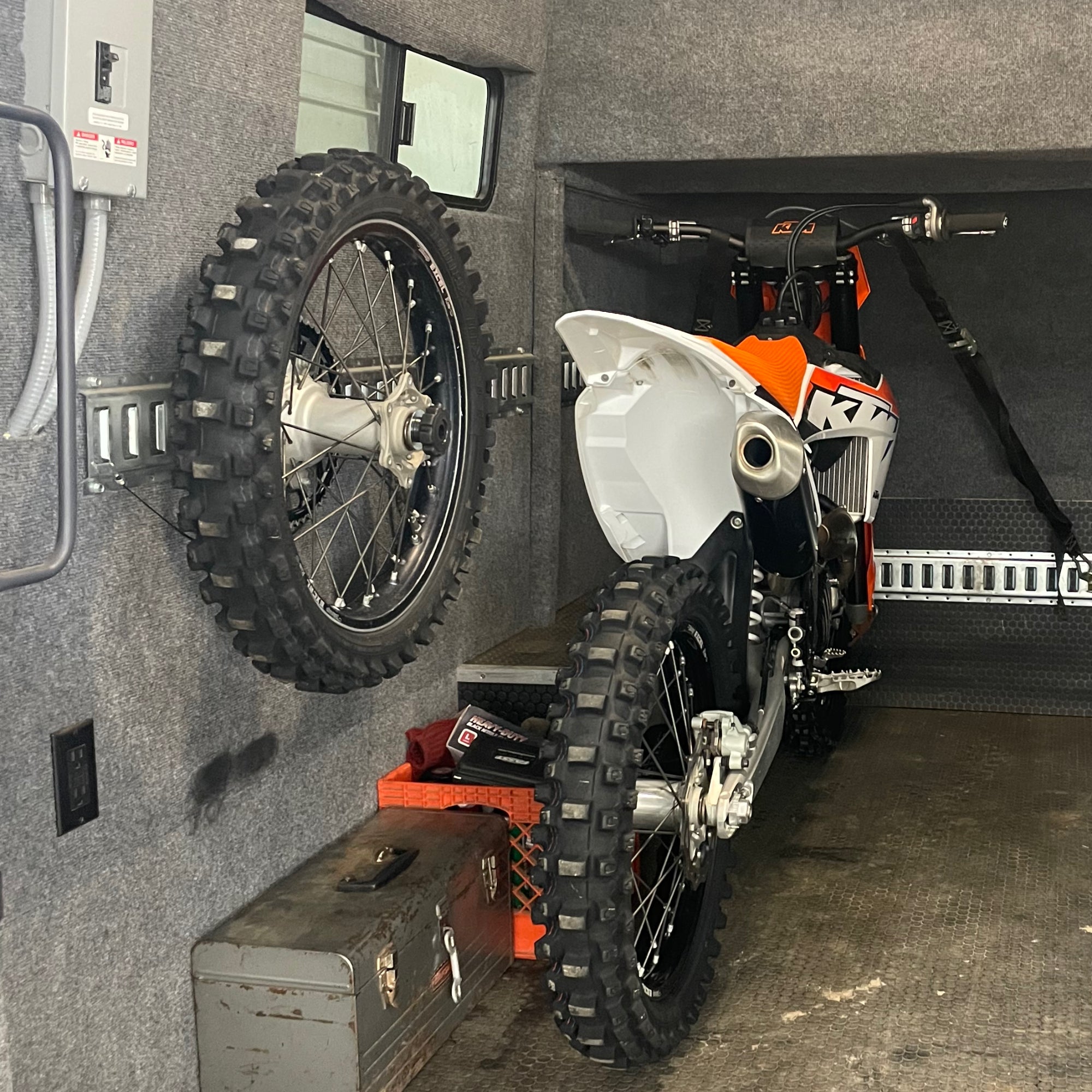 E-Track front and rear wheel holder