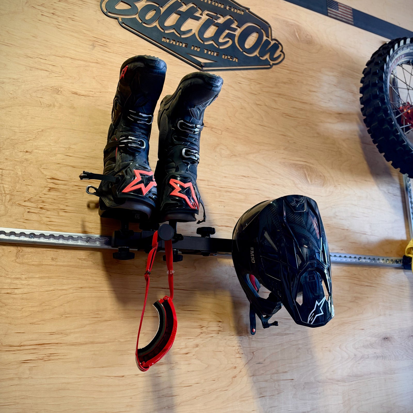 Gear Bar: Helmet, Apparel & Boot Holder E & L-Track